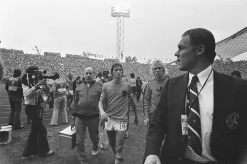 trenér Rinus Michels a kapitán Johan Cruijff nizozemského týmu