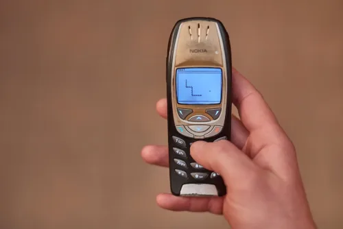 Starý mobil Nokia