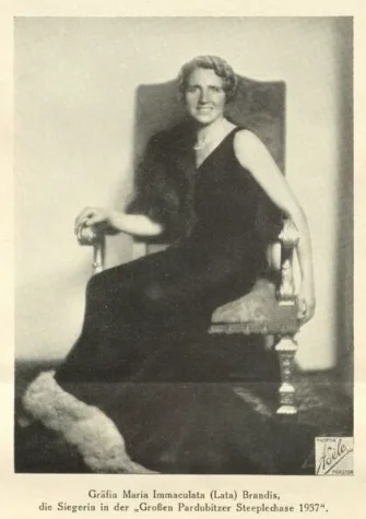 Leta Brandisová jako vítězka Velké pardubické v roce 1937